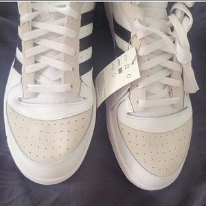 Adidas men's size 13 beige & white